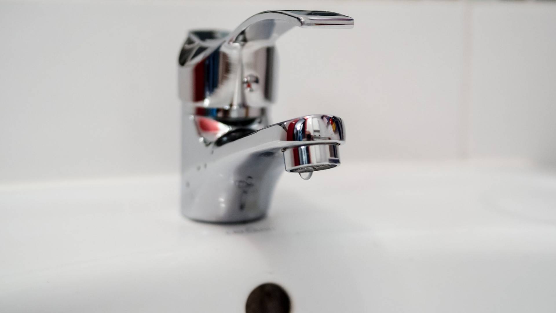 Fuite d’eau : 3 réflexes en attendant votre réparateur